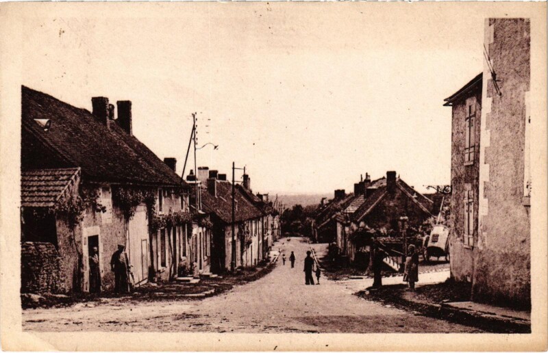 Carte postale ancienne Menou Le Haut du Bourg Nievre à Menou