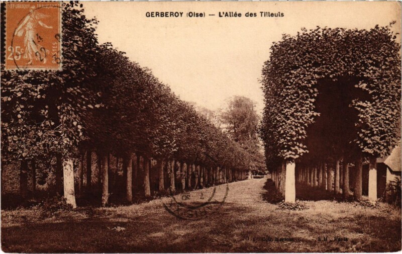Carte postale ancienne Gerberoy - L'Allee des Tilleuis à Gerberoy