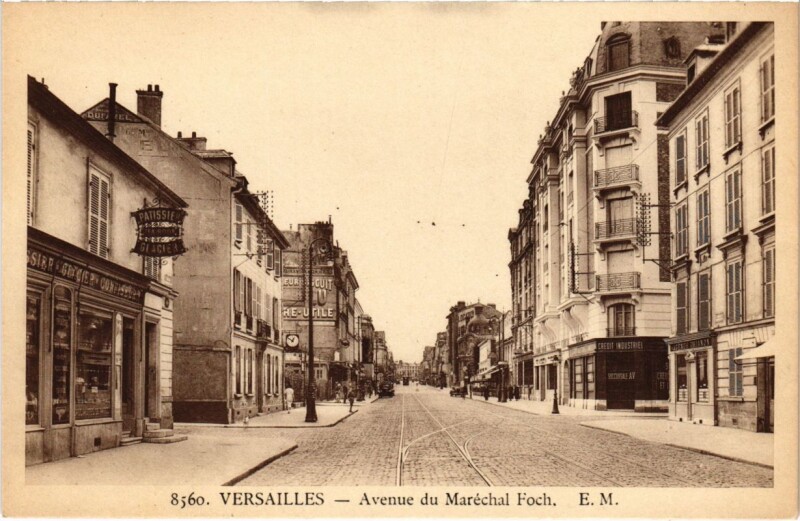 Carte postale ancienne Versailles - Avenue du Marechal Foch à Versailles