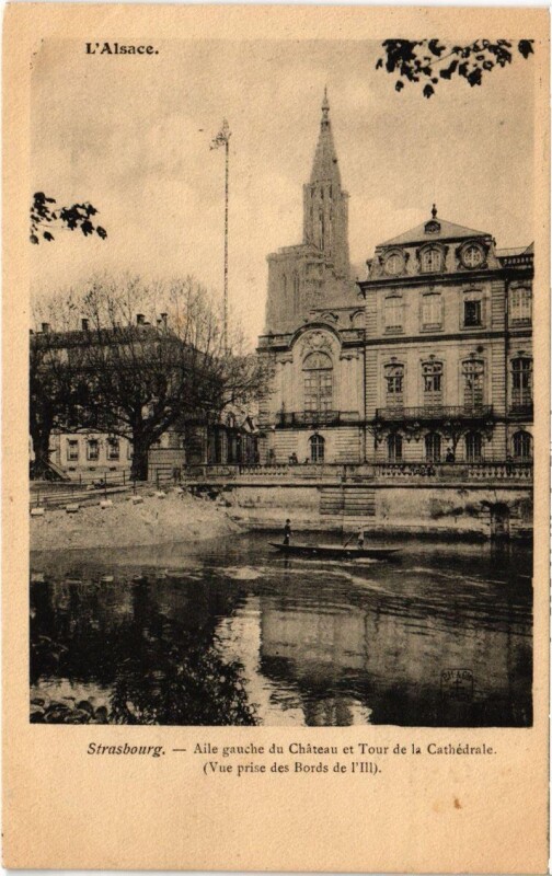 Carte postale ancienne Strasbourg - Aile gauche du Chateau et Tour de la Cathedrale à Strasbourg