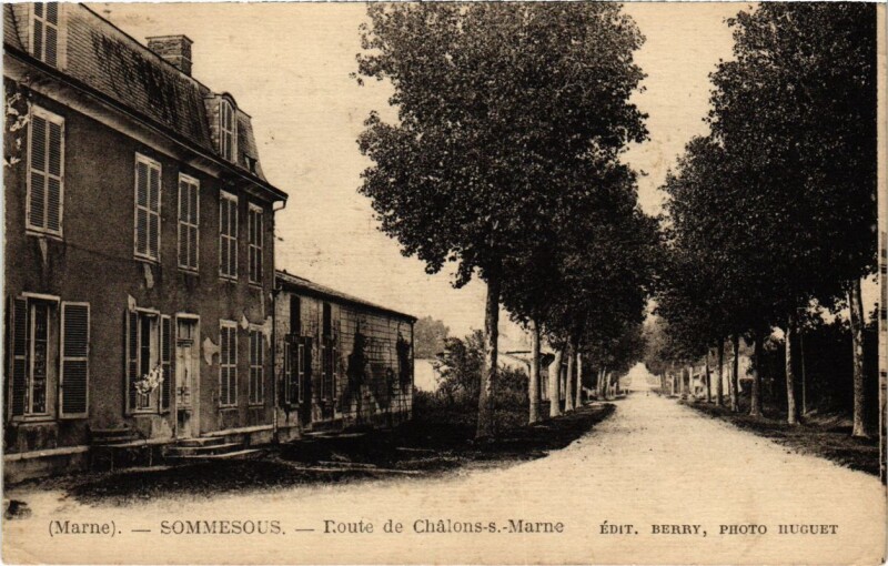 Carte postale ancienne Sommesous - Route de Chalons-s Marne à Sommesous