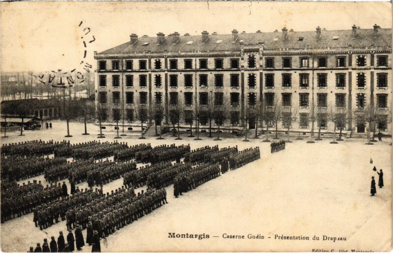 Carte postale ancienne Militaire - Montargis - Caserne Gudin - PRESentation à Montargis