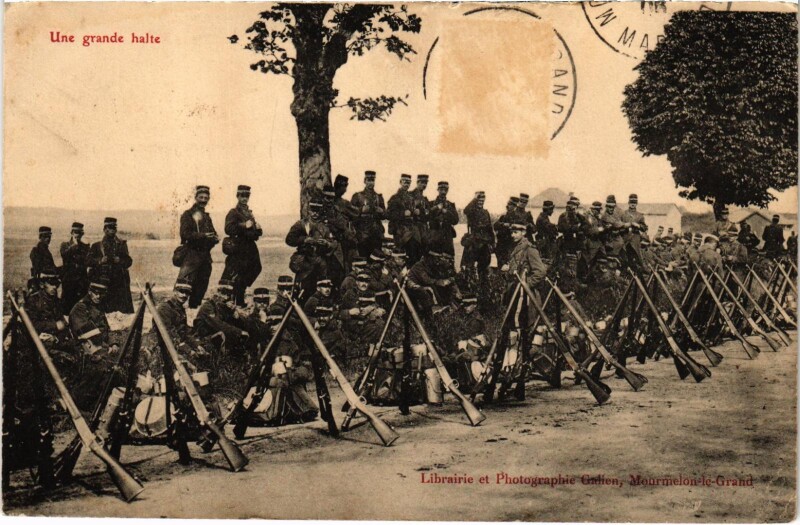 Carte postale ancienne Militaire - Une grande halte