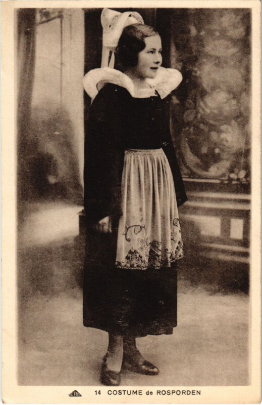 Carte postale ancienne Costume de Rosporden - Femme - Type - Folklore à Rosporden