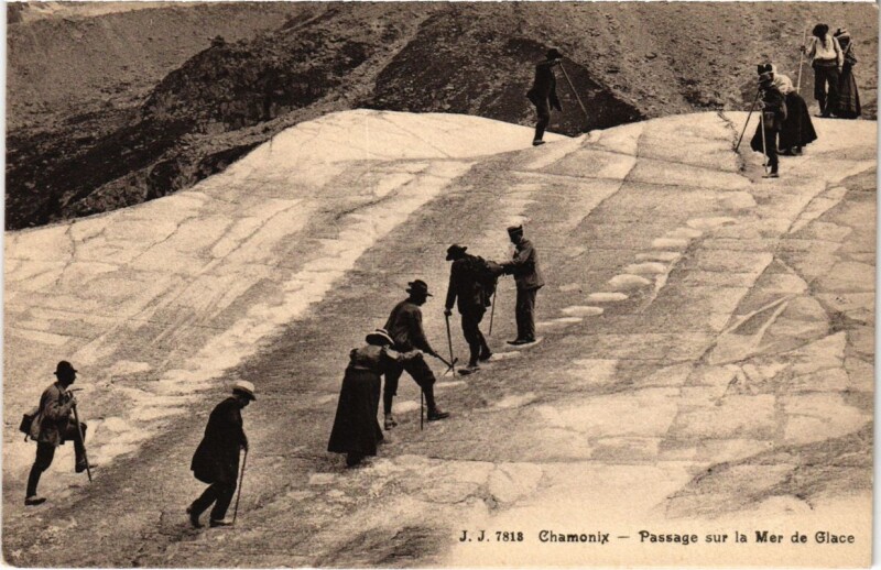 Carte postale ancienne Chamonix - Passage sur la Mer de Glace
