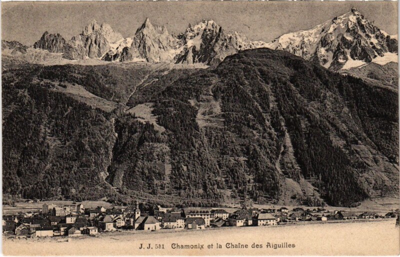 Carte postale ancienne Chamonix et la Chaine des AIGUILLEs