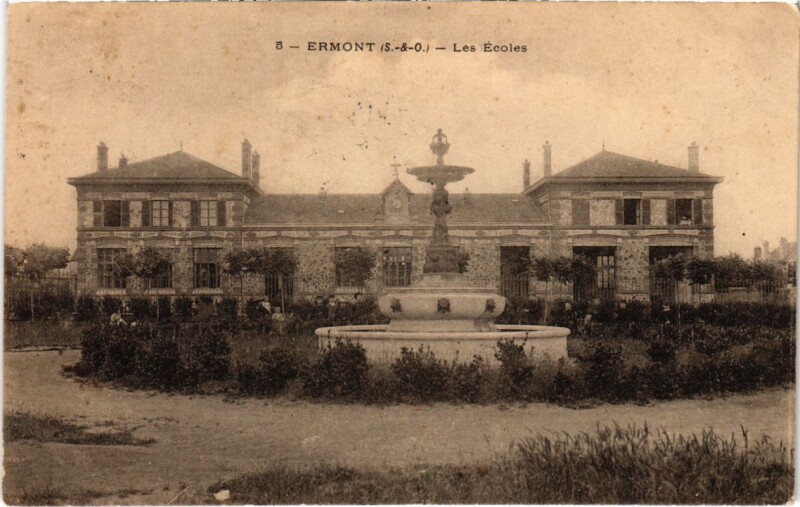Carte postale ancienne Ermont - Les Ecoles à Ermont
