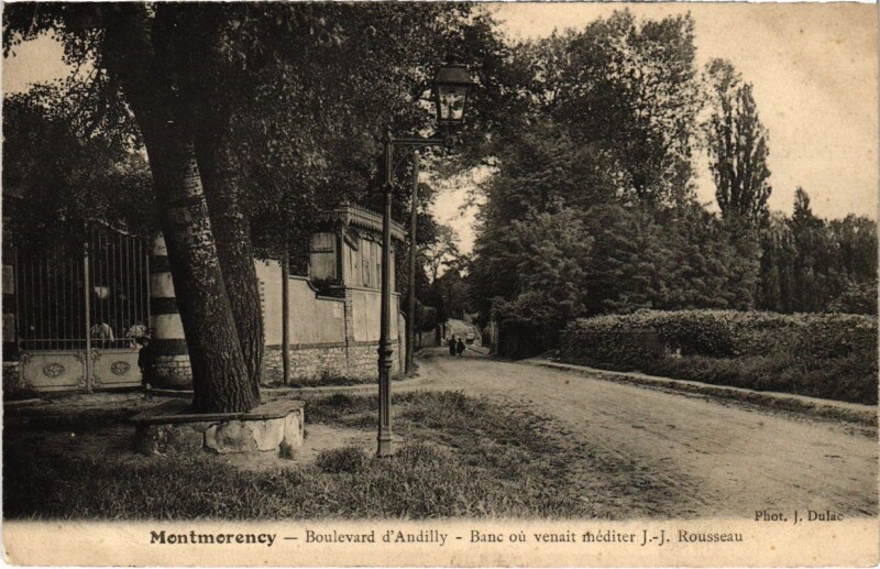 Carte postale ancienne Montmorency - Boulevard d'Andilly - Banc ou venait mediter à Montmorency