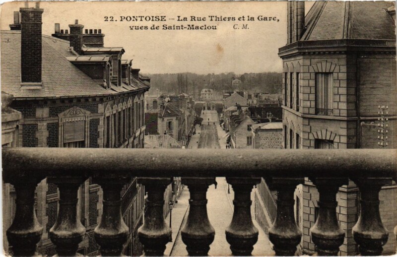 Carte postale ancienne Pontoise - La Rue Thiers et la Gare à Pontoise