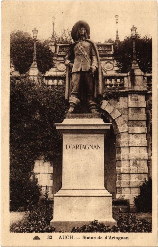 Carte postale ancienne Auch - Statute d'Artagnan à Auch