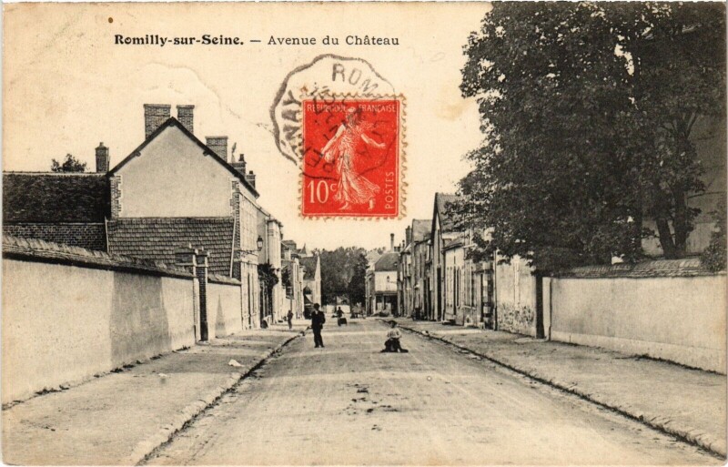 Carte postale ancienne Romilly-sur-Seine - Avenue du Chateau à Romilly-sur-Seine