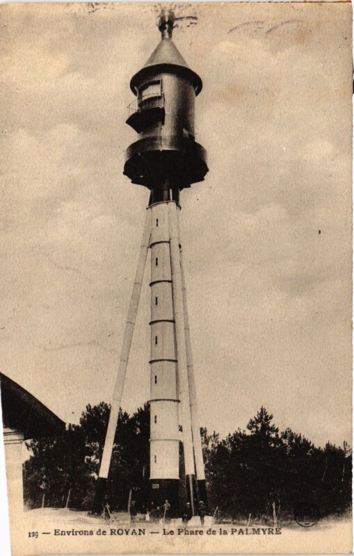 Carte postale ancienne Environs de Royan - Le Phare de la Palmyre à Royan