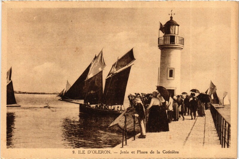 Carte postale ancienne Ile d'Oleron - Jetée et Phare de la Cotiniere