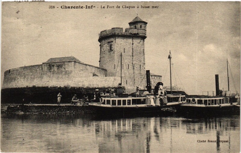 Carte postale ancienne Charente-Inf-. - Le Fort de Chapus a basse mer