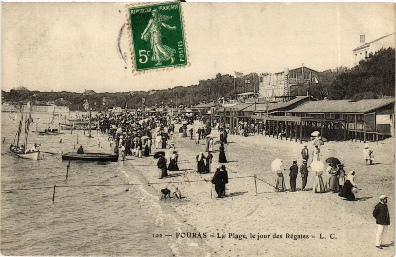 Carte postale ancienne Fouras - La Plage le jour des Régates à Fouras