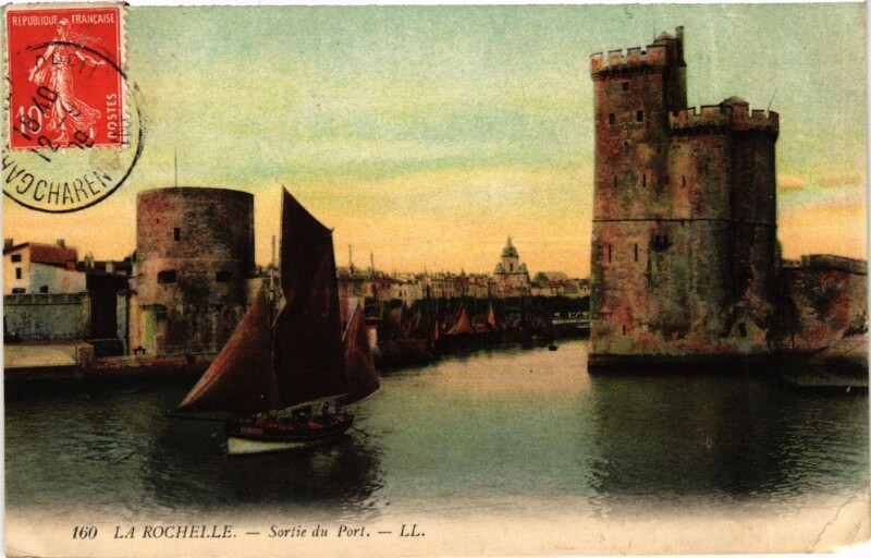 Carte postale ancienne La Rochelle - Sortie du Port à La Rochelle