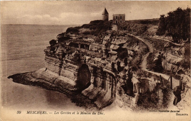 Carte postale ancienne Meschers - Les Grottes et le Moulin du Duc
