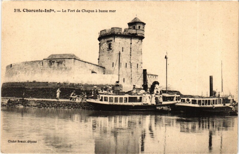 Carte postale ancienne Charente-Inf - Le Fort de Chapus a basse mer