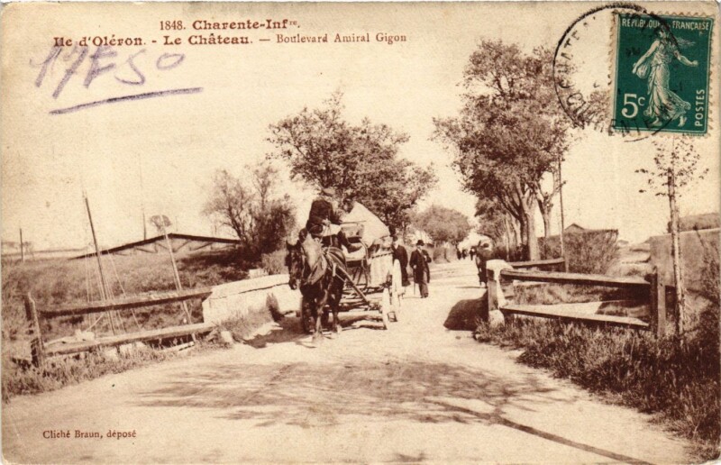 Carte postale ancienne Charente-Inf. - Ile d'Oleron - Le Chateau - Boulevard Amiral Gigon