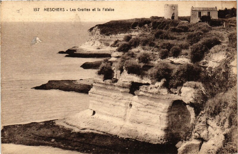 Carte postale ancienne Meschers - Les Grottes et la Falaise