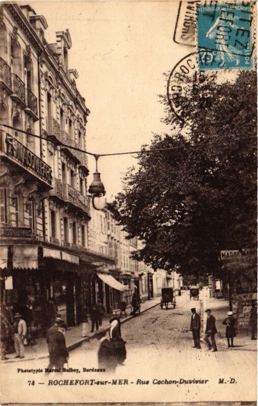 Carte postale ancienne Rochefort-sur-Mer - Rue Cachon-Divivier à Rochefort