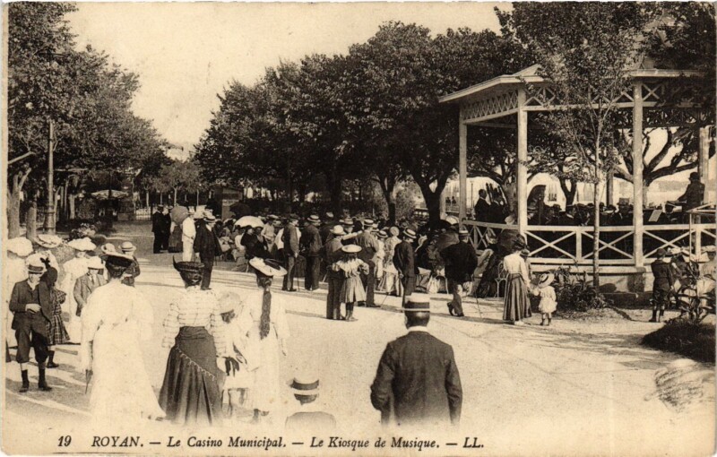 Carte postale ancienne Royan - La Casino Municipal - Le Kiosque de Musique à Royan