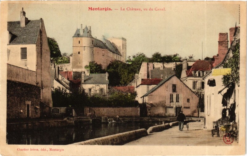 Carte postale ancienne Loiret Montargis Le Chateau vue du Canal à Montargis