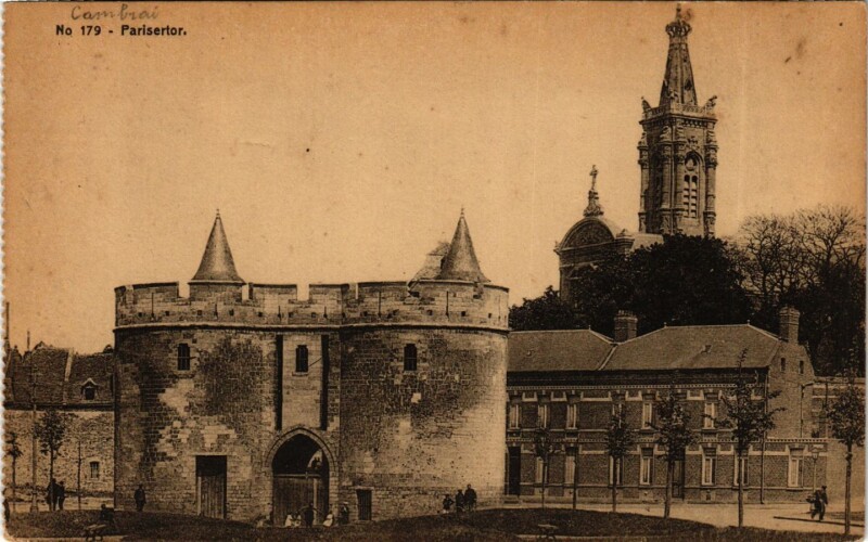 Carte postale ancienne Nord Cambrai Porte de Paris tour à Cambrai