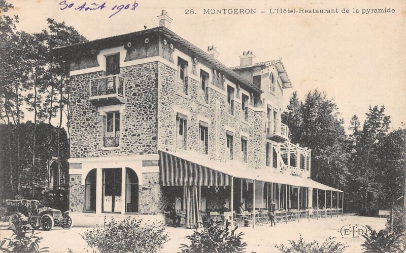 Carte postale ancienne Montgeron L'Hotel Restaurant De La Pyramide à Montgeron