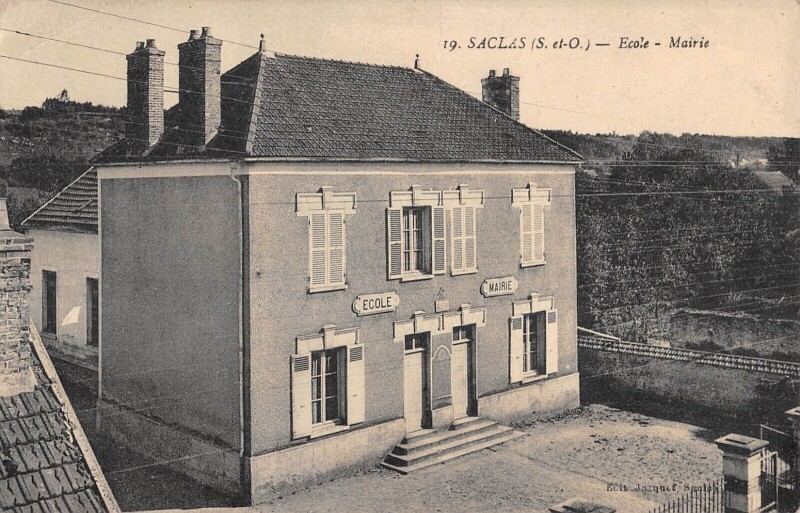 Carte postale ancienne Saclas Ecole Mairie à Saclas
