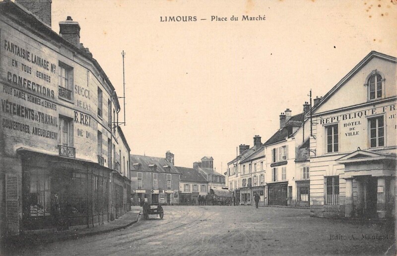 Carte postale ancienne Limours Place Du Marche à Limours