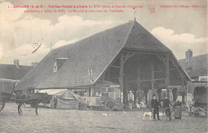 Carte postale ancienne Arpajon Vieilles Halles A Piliers à Arpajon