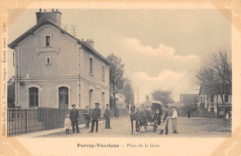 Carte postale ancienne Perray Vaucluse Place De La Gare