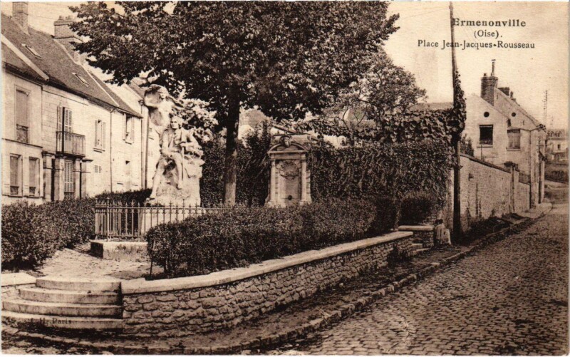 Carte postale ancienne Ermenonville- Place Jean Jacques Rousseau France à Ermenonville