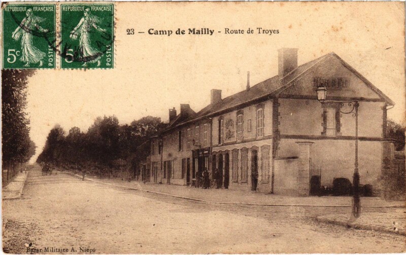 Carte postale ancienne Camp-de-Mailly Route de Troyes Aube à Troyes
