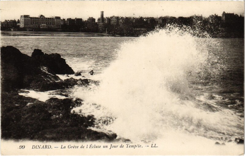 Carte postale ancienne Dinard- La Greve de l'Ecluse un Jour de Tempete France à Dinard