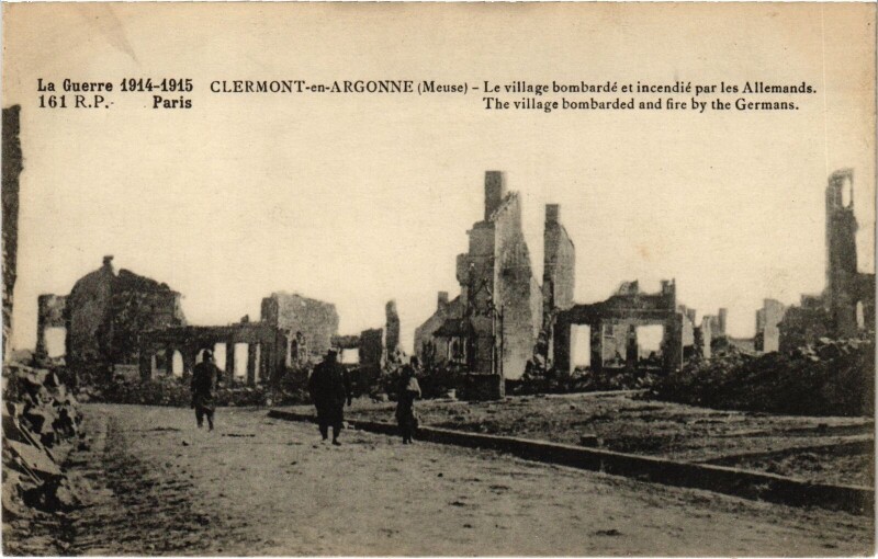 Carte postale ancienne Militaire Clermont-en-Argonne - Le village bombardé à Clermont-en-Argonne