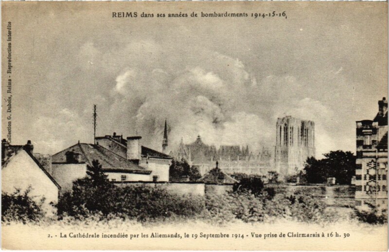 Carte postale ancienne Reims dans ses années de Bombardements à Reims