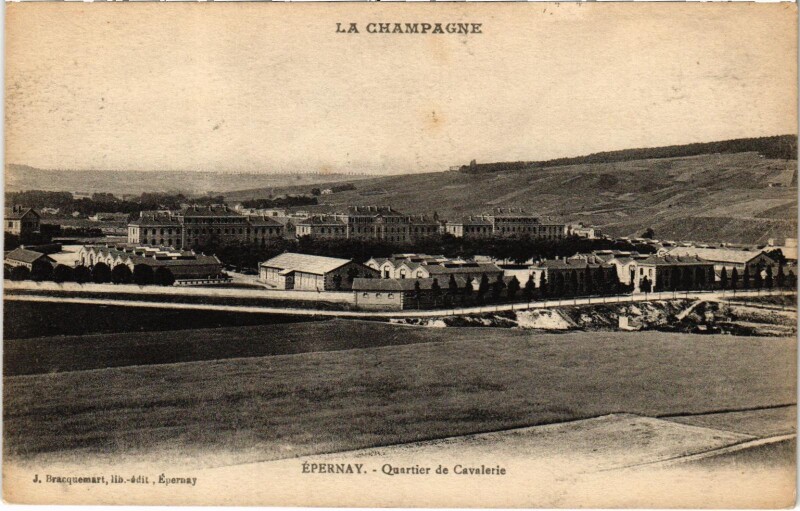 Carte postale ancienne Militaire - Epernay - Quartier de Cavalerie