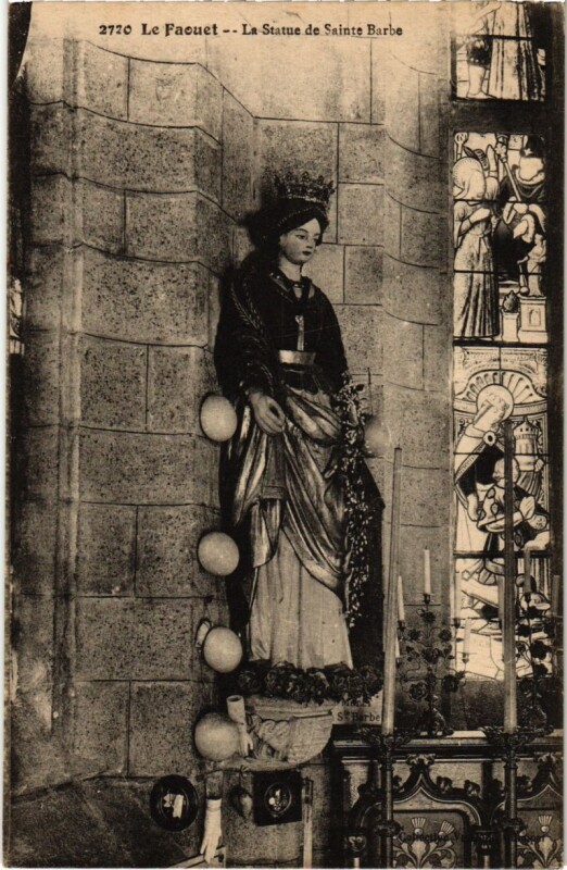 Carte postale ancienne Le Faouet - La Statue de Sainte-Barbe au Faou