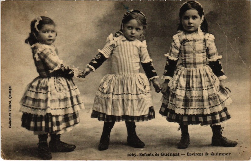 Carte postale ancienne Enfants de Guengat - Environs de Quimper à Guengat