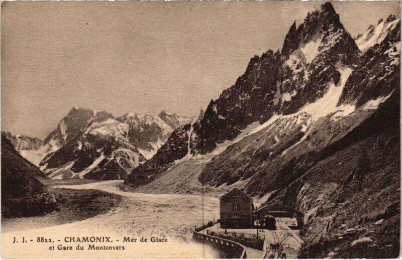 Carte postale ancienne Chamonix - Mer de Glace et Gare du Montenvers