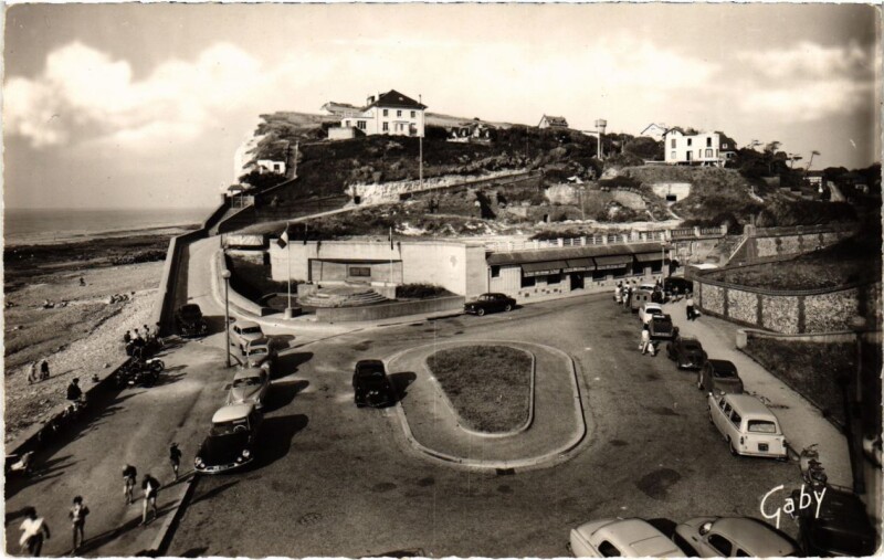 Carte postale ancienne Puys - La Place