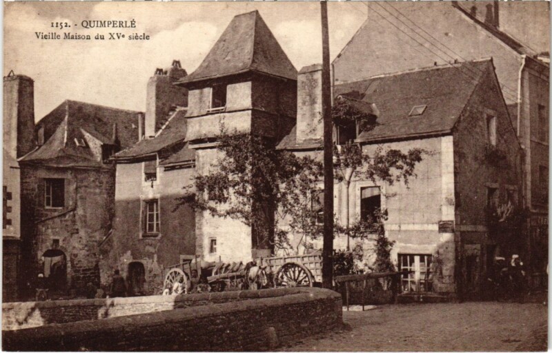 Carte postale ancienne Quimperle- Vieille Maison du Xve siecle France à Quimper