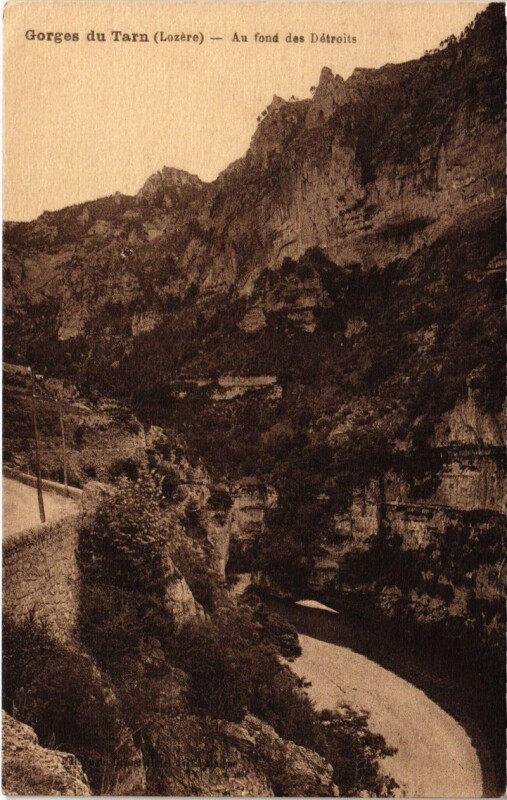 Carte postale ancienne Gorges du Tarn - Au fond des Detroits