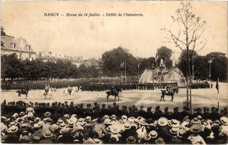 Carte postale ancienne Militaire Nancy - Revue du 14 Juillet - Défilé à Nancy