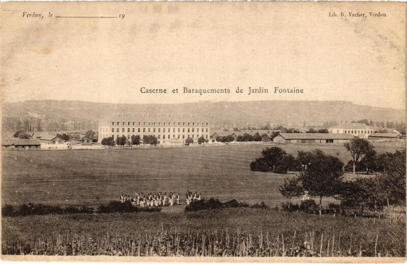 Carte postale ancienne Militaire Verdun Caserne et Baraquements de Jardin Fontaine à Verdun