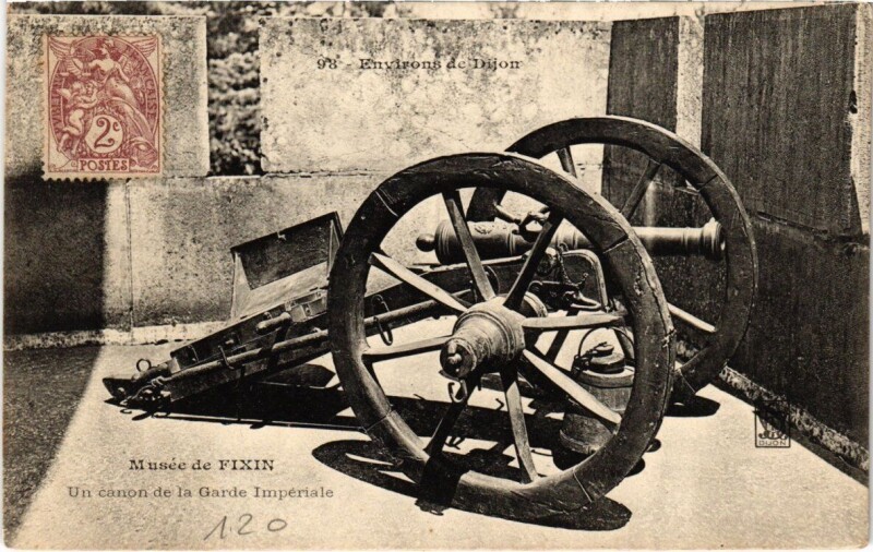 Carte postale ancienne Fixin - Musée un canon de la Garde Impériale à Fixin