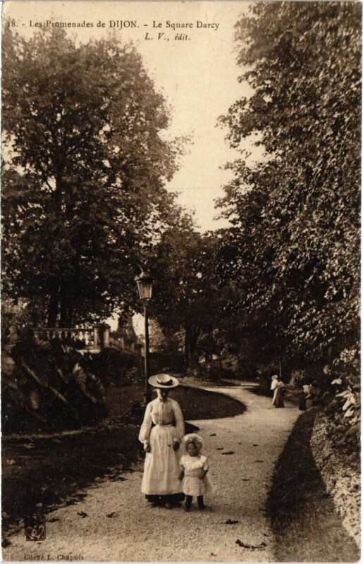 Carte postale ancienne Les Promenades de Dijon - Le Square Darcy à Dijon