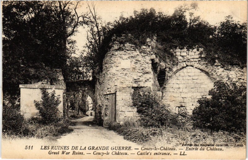 Carte postale ancienne Militaire Coucy-le-Chateau - Entrée du Chateau